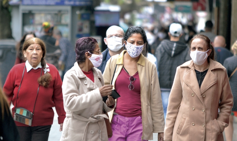 Guia da Anvisa defende que máscaras de tecido devem ser lavadas até 30 vezes até perder sua eficácia.